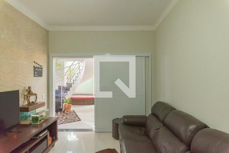 Casa à venda com 320m², 4 quartos e 2 vagas Casa à venda com 320m², 4 quartos e 2 vagasSala de TV