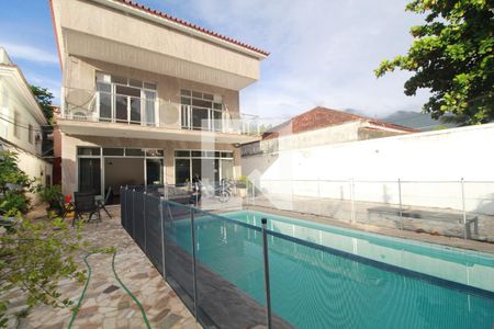 Casa de condomínio à venda com 180m², 5 quartos e NaN vagasÁrea externa