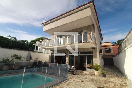 Casa de condomínio à venda com 180m², 5 quartos e NaN vagasÁrea externa