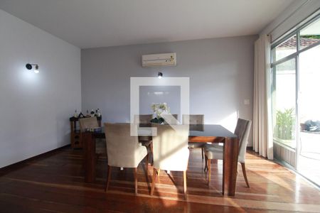 Sala de casa de condomínio à venda com 5 quartos, 180m² em Anil, Rio de Janeiro