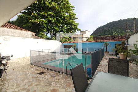 Casa de condomínio à venda com 180m², 5 quartos e NaN vagasÁrea externa