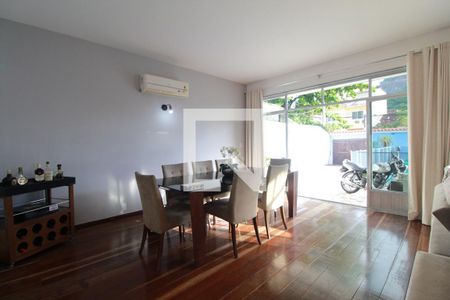 Sala de casa de condomínio à venda com 5 quartos, 180m² em Anil, Rio de Janeiro