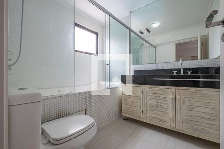 Suíte - Banheiro de apartamento à venda com 3 quartos, 135m² em Vila Madalena, São Paulo