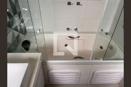 Apartamento à venda com 190m², 3 quartos e 3 vagasSuíte 01 - Banheiro