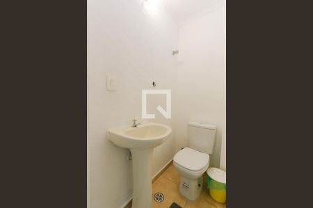 Lavabo de casa para alugar com 2 quartos, 75m² em Jardim Ivana, São Paulo