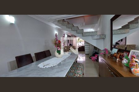Sala de casa à venda com 3 quartos, 260m² em Parque Jaçatuba, Santo André