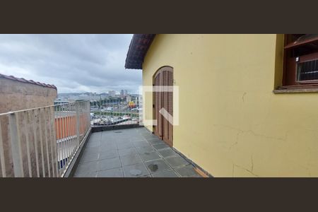 Casa à venda com 260m², 3 quartos e 6 vagasVaranda Quarto 2 e 3