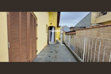 Casa à venda com 260m², 3 quartos e 6 vagasVaranda Quarto 2 e 3