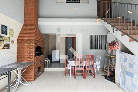 Casa à venda com 200m², 3 quartos e 2 vagas Casa à venda com 200m², 3 quartos e 2 vagasChurrasqueira