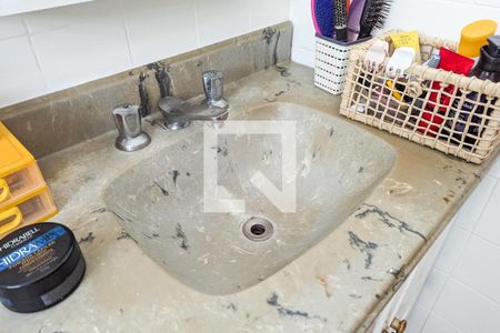 Casa à venda com 200m², 3 quartos e 2 vagas Casa à venda com 200m², 3 quartos e 2 vagasBanheiro