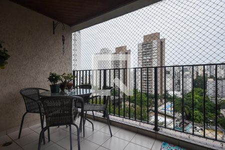 Apartamento à venda com 135m², 3 quartos e 3 vagasVaranda