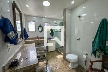 Banheiro de casa de condomínio para alugar com 2 quartos, 150m² em Copacabana, Rio de Janeiro