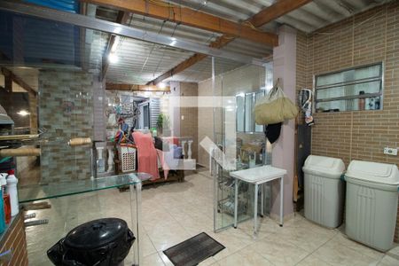 Casa à venda com 68m², 4 quartos e 3 vagasChurrasqueira