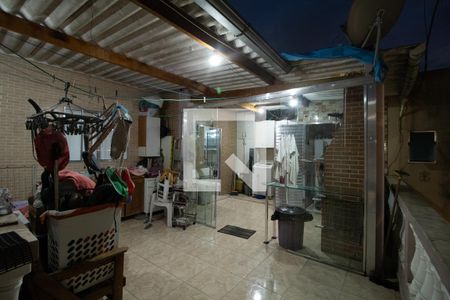 Casa à venda com 68m², 4 quartos e 3 vagasChurrasqueira