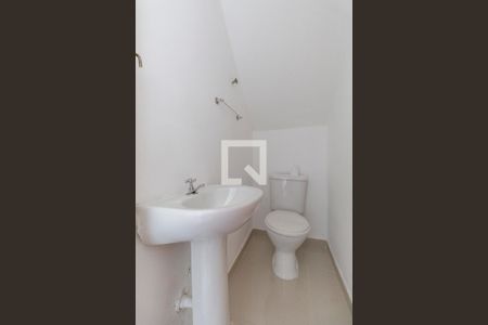 Lavabo de casa de condomínio para alugar com 2 quartos, 65m² em Vila Pierina, São Paulo