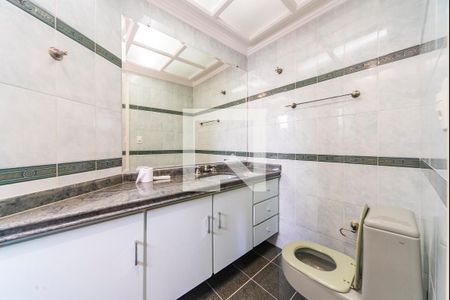 Apartamento para alugar com 182m², 3 quartos e 3 vagasBanheiro do Quarto 2