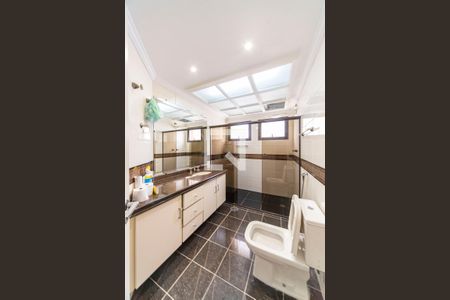 Apartamento para alugar com 182m², 3 quartos e 3 vagasBanheiro do Quarto 1