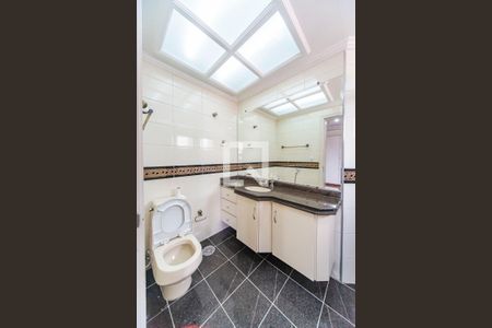 Apartamento para alugar com 182m², 3 quartos e 3 vagasBanheiro do Quarto 3