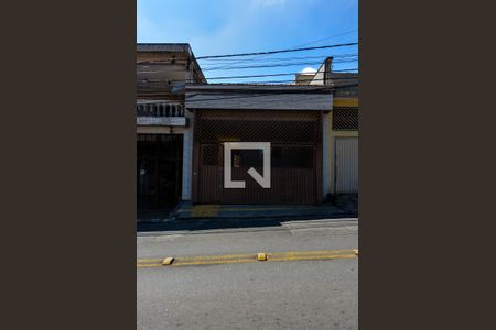 Casa para alugar com 115m², 2 quartos e 2 vagas Casa para alugar com 115m², 2 quartos e 2 vagasFachada