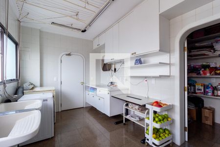 Apartamento à venda com 340m², 5 quartos e 4 vagas Apartamento à venda com 340m², 5 quartos e 4 vagasÁrea de Serviço