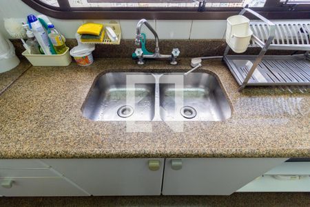 Apartamento à venda com 340m², 5 quartos e 4 vagas Apartamento à venda com 340m², 5 quartos e 4 vagasDetalhe - Cozinha