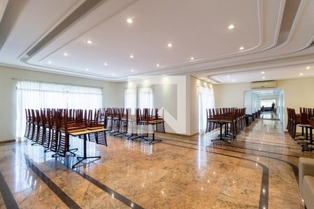 Apartamento à venda com 340m², 5 quartos e 4 vagas Apartamento à venda com 340m², 5 quartos e 4 vagasSalão de Festas