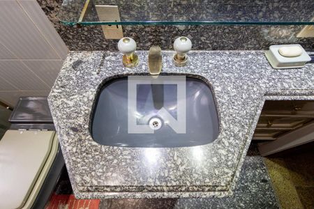 Apartamento à venda com 340m², 5 quartos e 4 vagas Apartamento à venda com 340m², 5 quartos e 4 vagasDetalhe Banheiro - Suíte 1