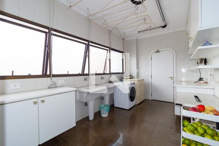 Apartamento à venda com 340m², 5 quartos e 4 vagas Apartamento à venda com 340m², 5 quartos e 4 vagasÁrea de Serviço