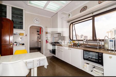 Apartamento à venda com 340m², 5 quartos e 4 vagas Apartamento à venda com 340m², 5 quartos e 4 vagasCozinha