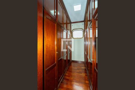 Apartamento à venda com 340m², 5 quartos e 4 vagas Apartamento à venda com 340m², 5 quartos e 4 vagasCloset - Suíte 4