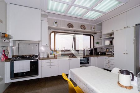 Apartamento à venda com 340m², 5 quartos e 4 vagas Apartamento à venda com 340m², 5 quartos e 4 vagasCozinha