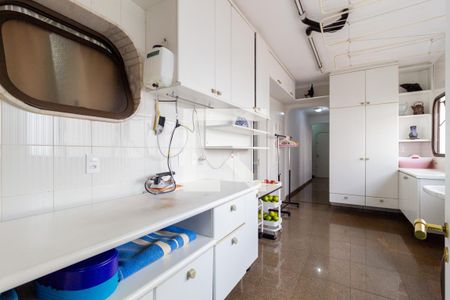 Apartamento à venda com 340m², 5 quartos e 4 vagas Apartamento à venda com 340m², 5 quartos e 4 vagasÁrea de Serviço