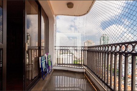 Apartamento à venda com 340m², 5 quartos e 4 vagas Apartamento à venda com 340m², 5 quartos e 4 vagasVaranda