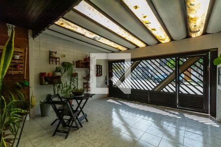 Casa à venda com 214m², 3 quartos e 2 vagas Casa à venda com 214m², 3 quartos e 2 vagasGaragem