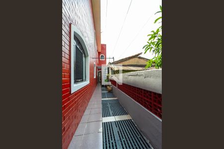 Casa à venda com 214m², 3 quartos e 2 vagas Casa à venda com 214m², 3 quartos e 2 vagasCorredor Lateral