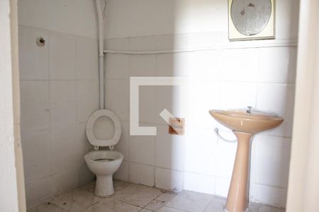 Banheiro de casa à venda com 1 quarto, 300m² em Parque Sevilha, São Paulo