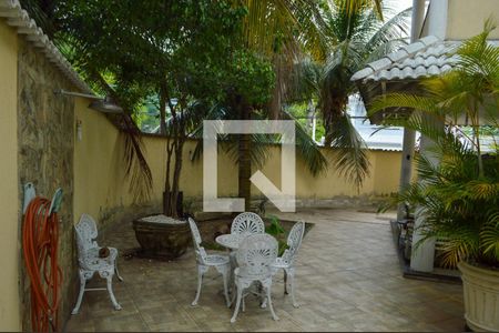 Casa de condomínio à venda com 189m², 3 quartos e 1 vagaJardim