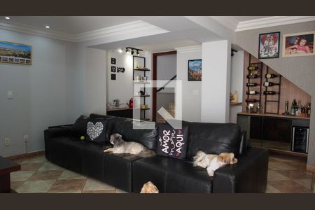 Casa à venda com 223m², 3 quartos e 2 vagasSala