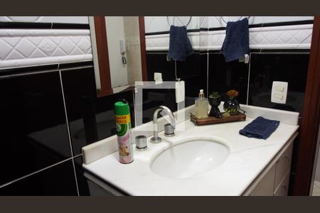 Casa à venda com 223m², 3 quartos e 2 vagasBanheiro 2