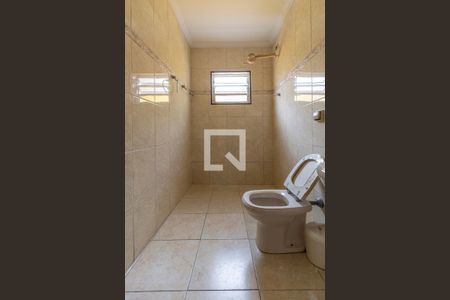 Casa para alugar com 300m², 3 quartos e 4 vagasBanheiro 2