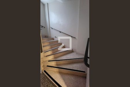 Apartamento para alugar com 90m², 2 quartos e 1 vagaEscada
