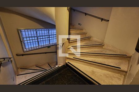 Apartamento para alugar com 90m², 2 quartos e 1 vagaEscada