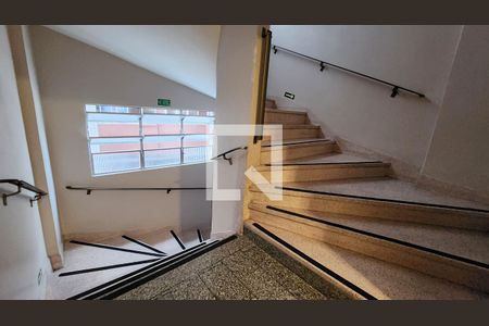 Apartamento para alugar com 90m², 2 quartos e 1 vagaEscada