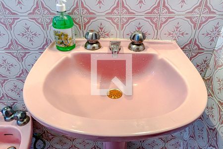 Casa à venda com 170m², 3 quartos e 2 vagasBanheiro