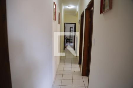 Corredor de casa para alugar com 3 quartos, 176m² em Vila Sao Vicente, São Paulo