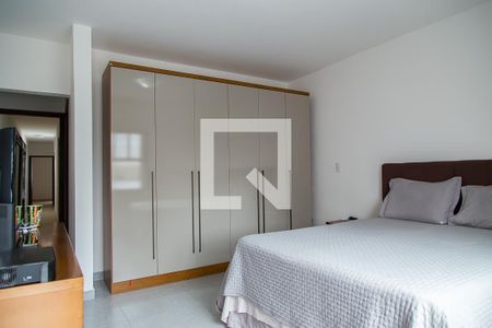 Casa à venda com 158m², 3 quartos e 2 vagasSuíte