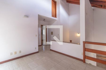 Casa de condomínio à venda com 180m², 3 quartos e 4 vagas Casa de condomínio à venda com 180m², 3 quartos e 4 vagasSótão