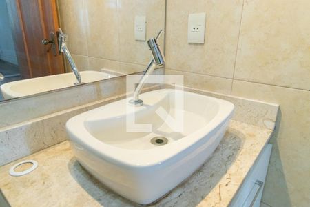 Casa de condomínio à venda com 180m², 3 quartos e 4 vagas Casa de condomínio à venda com 180m², 3 quartos e 4 vagasBanheiro do Quarto 2