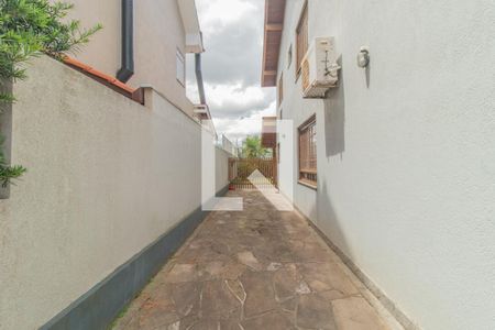 Casa de condomínio à venda com 180m², 3 quartos e 4 vagas Casa de condomínio à venda com 180m², 3 quartos e 4 vagasÁrea externa