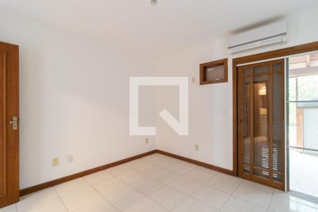 Sala de casa de condomínio à venda com 3 quartos, 180m² em Hípica, Porto Alegre